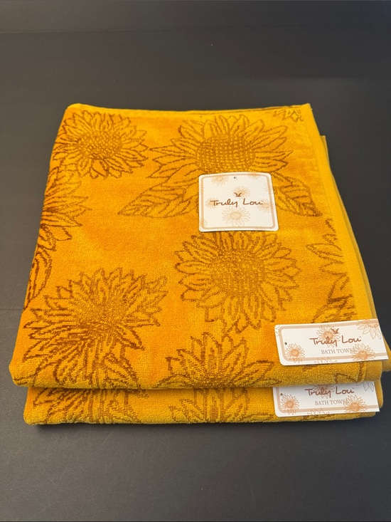 TRULY LOU Other - 2pc TRULY LOU Sunflower Floral Bath Towel Set - Golden Yellow